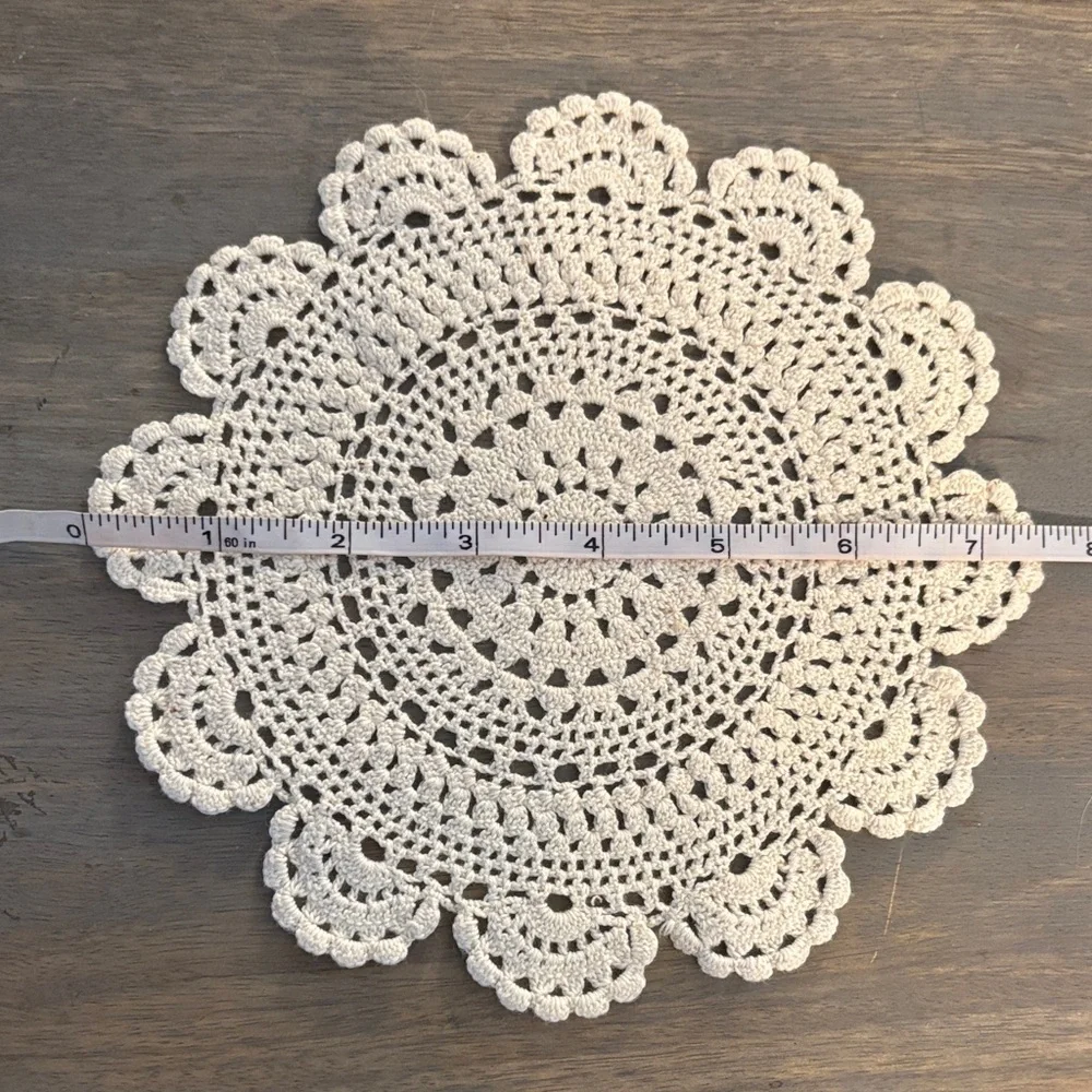 VTG Off-White Hand‎ Crotchet 7-1/2" Doilies set of 2 - Picture 2 of 4